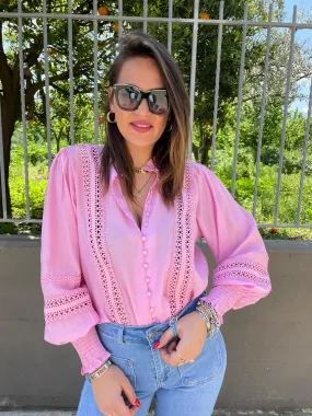 Camicia con maniche a sbuffo e inserti ricamati