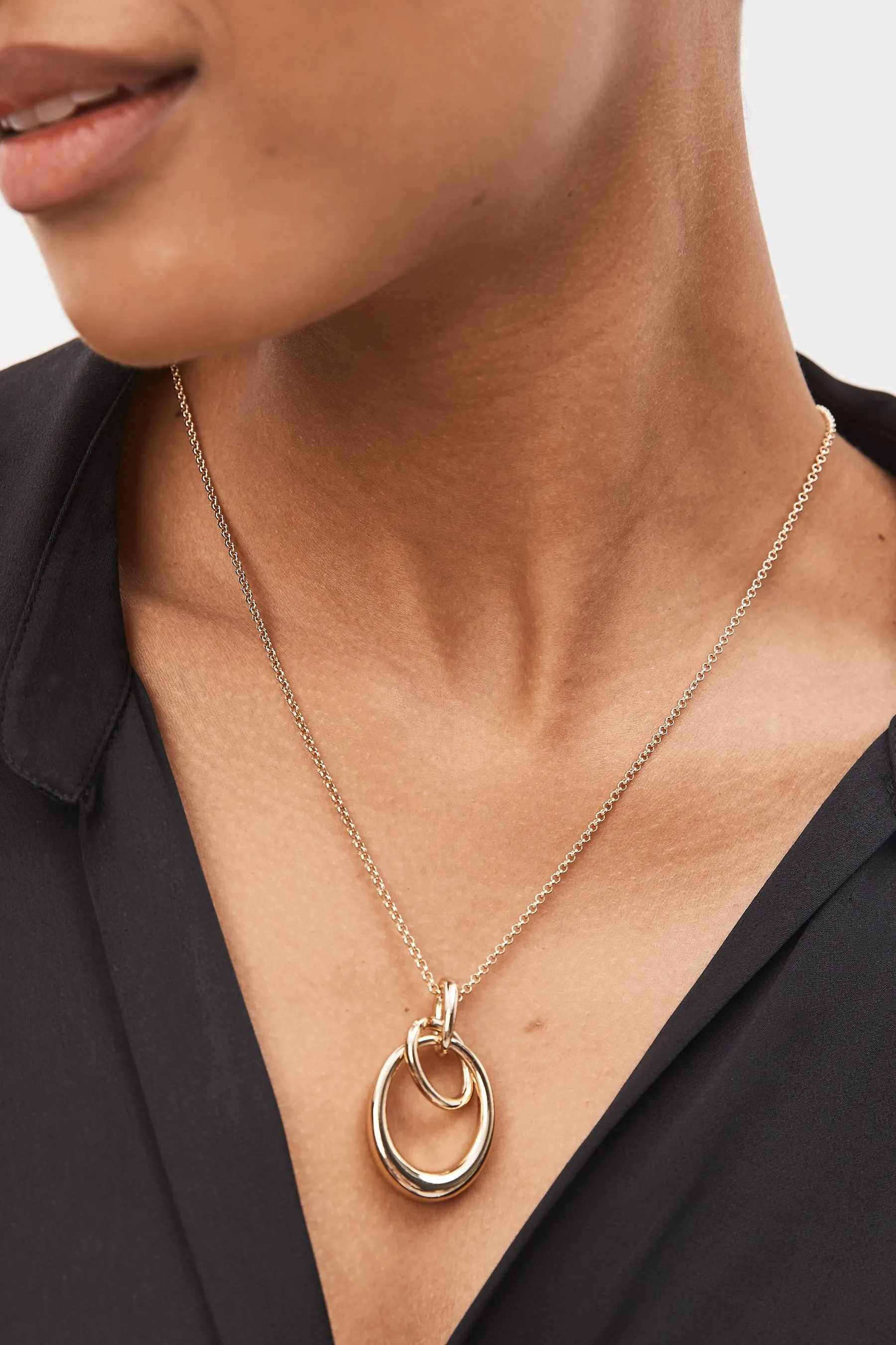 Collana con pendente a cerchio